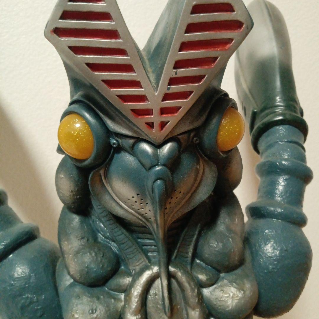 美品.レア円谷プロ.バルタン星人BIGフィギュア台座シール.バンダイ1990刻印