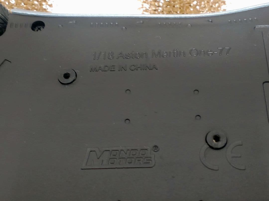 モンドモータース 1/18 アストンマーチン　　　One-77　ミニカー