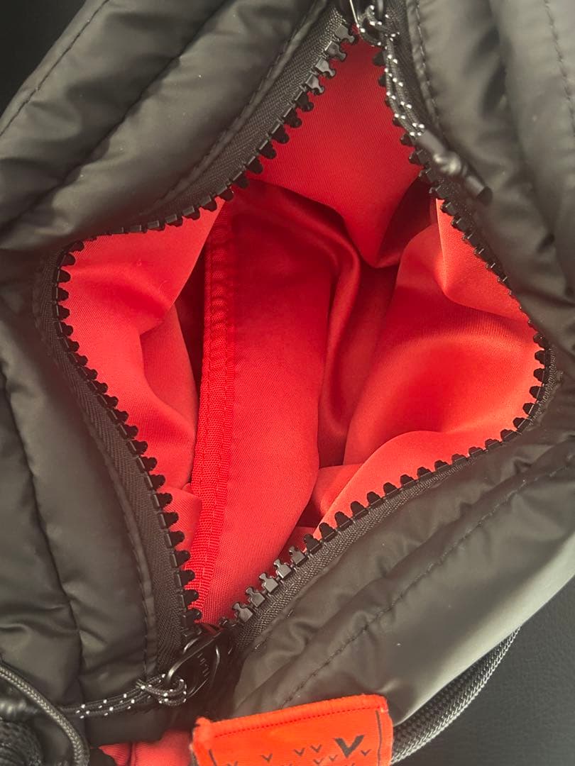 topologie べサス ショルダー ハンドバッグ　ストラップ付　ブラック