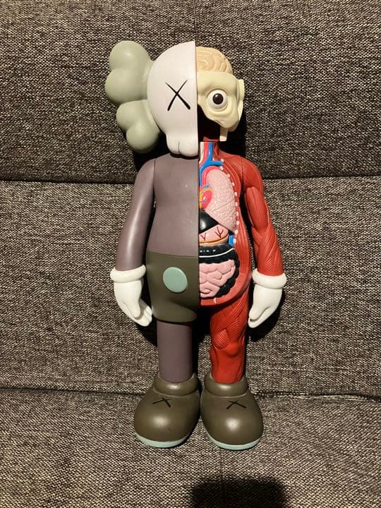 Kaws フィギュア 人体模型 正規品 カウズ OriginalFake フィギュア