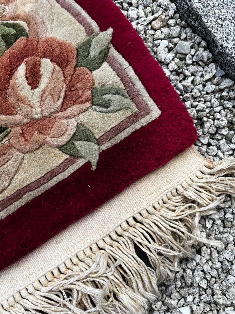 緞通段通絨毯肉厚花柄房あり厚さ2cm 綺麗なワインレッド