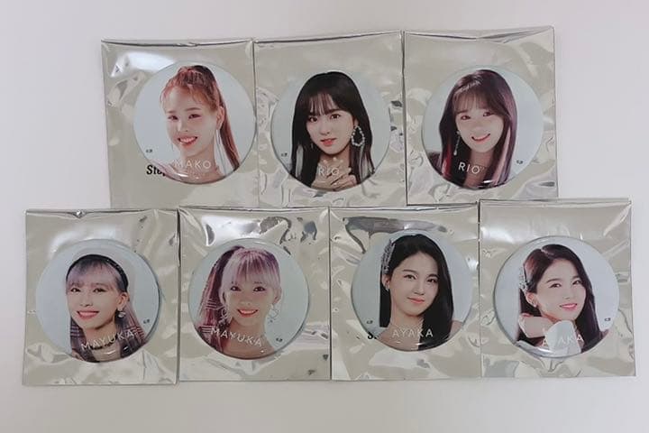 NIZIU Niziu niziu グッズ 本日12月2日(木) 11:00よりNiziU Debut 1st Anniversary Goodsの販売が