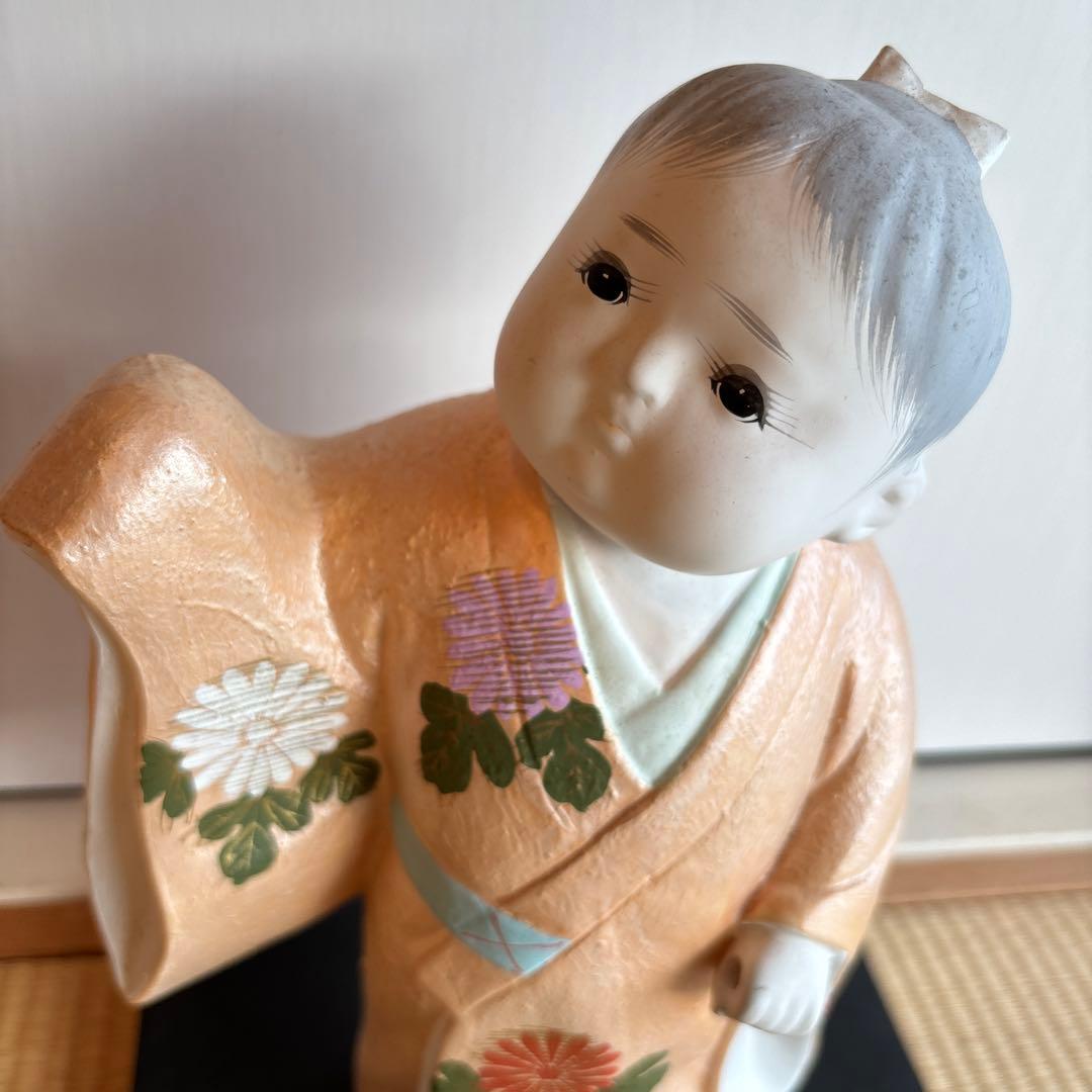 値下げしました‼️日本人形 着物を着た子供の像 22cm 陶器製 - メルカリ
