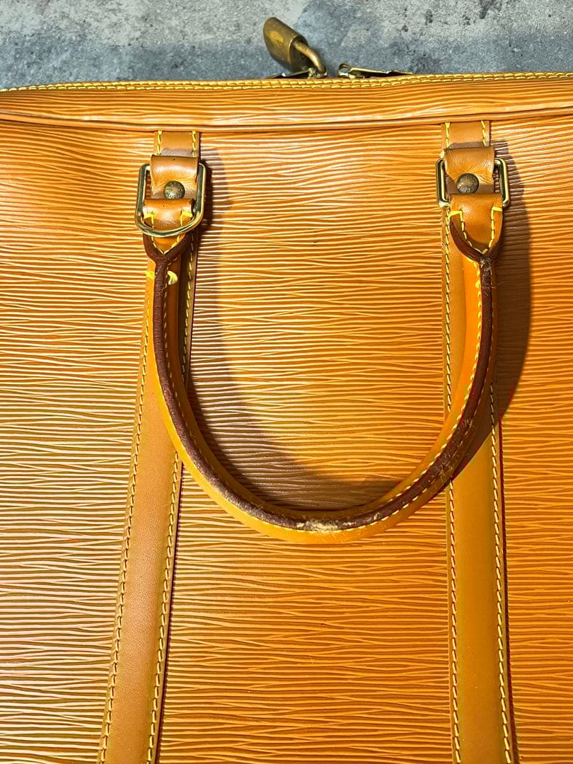 ルイヴィトン　エピ　ポルト ドキュマン・ヴォワヤージュ　ジパングゴールド