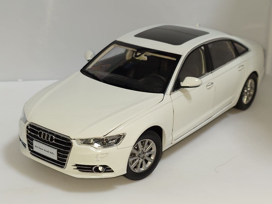 希少 海外流通品 Audi A6L 1/18 ミニカー ホワイト