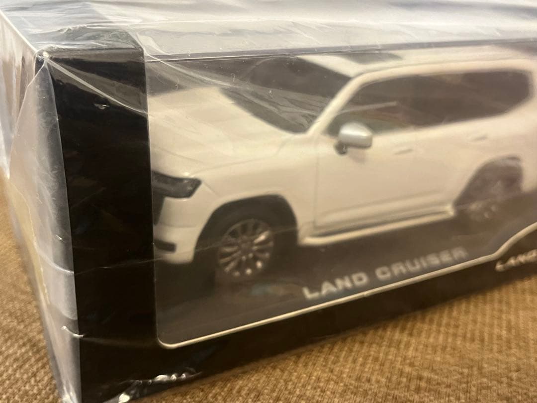 ランドクルーザー300 ミニカー　カラーサンプル　プレシャスホワイトパール