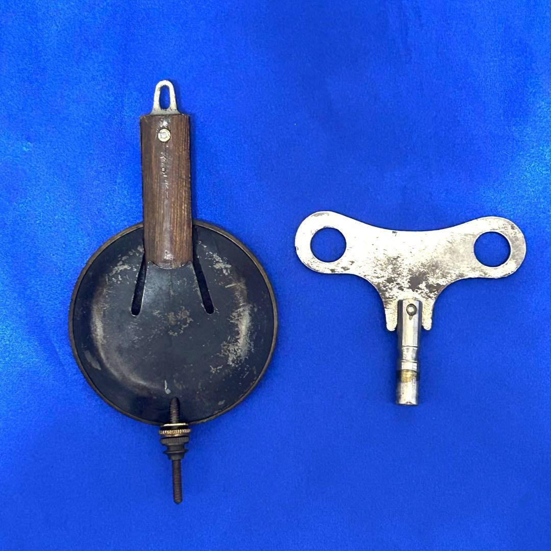 【匿名配送】Aichi 振り子時計　ゼンマイ式　手巻き鍵付　アンティーク　木製