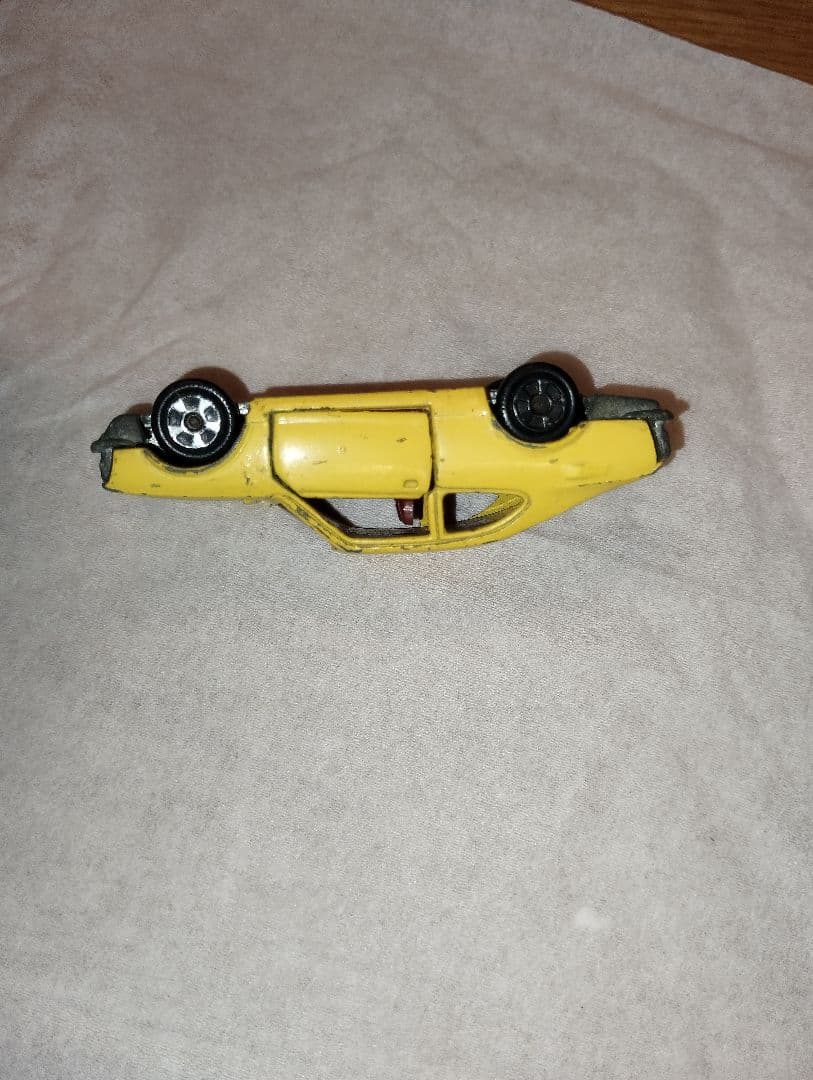 黒箱トミカ　NO.11 トヨタ　スプリンター　1200SL　香港製　黒箱