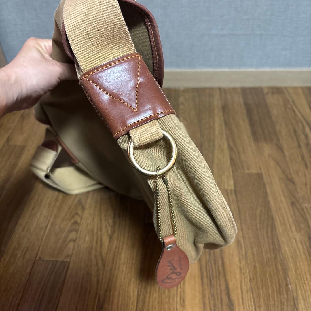 Brady ショルダーバッグ