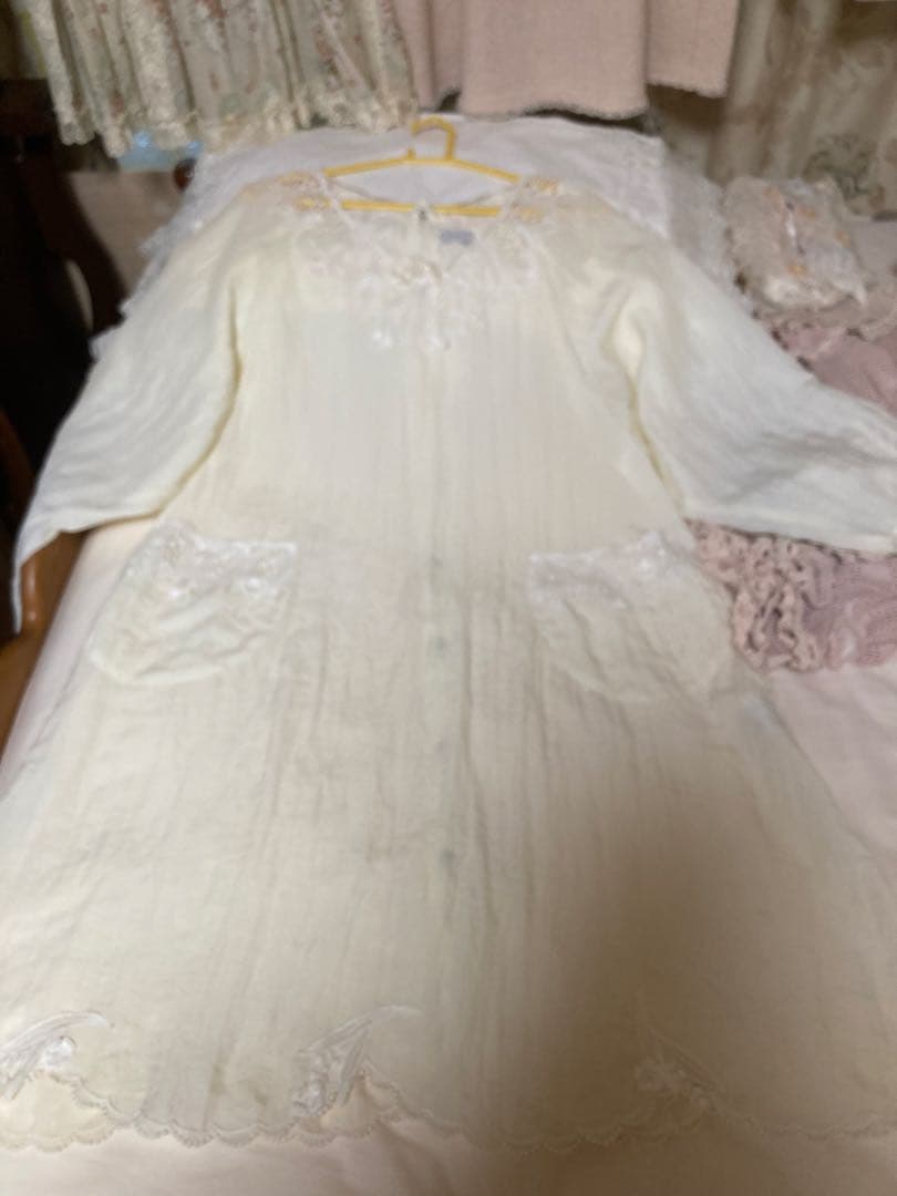 サエラ鈴蘭エプロン大きいサイズこれから寒い季節に沢山着込めます。クリーム色