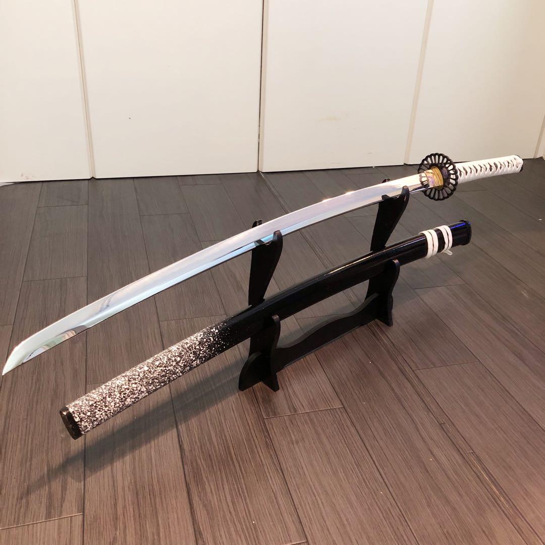 高級模造刀　高級居合刀　菊一文字拵え　黒鞘白飛沫　優勢刃紋刀身　白拵え