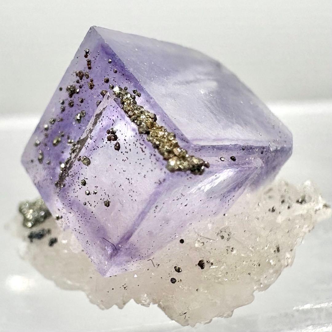 603 中国 ヤオガンシャン産 フローライト&パイライト&クォーツ - メルカリ