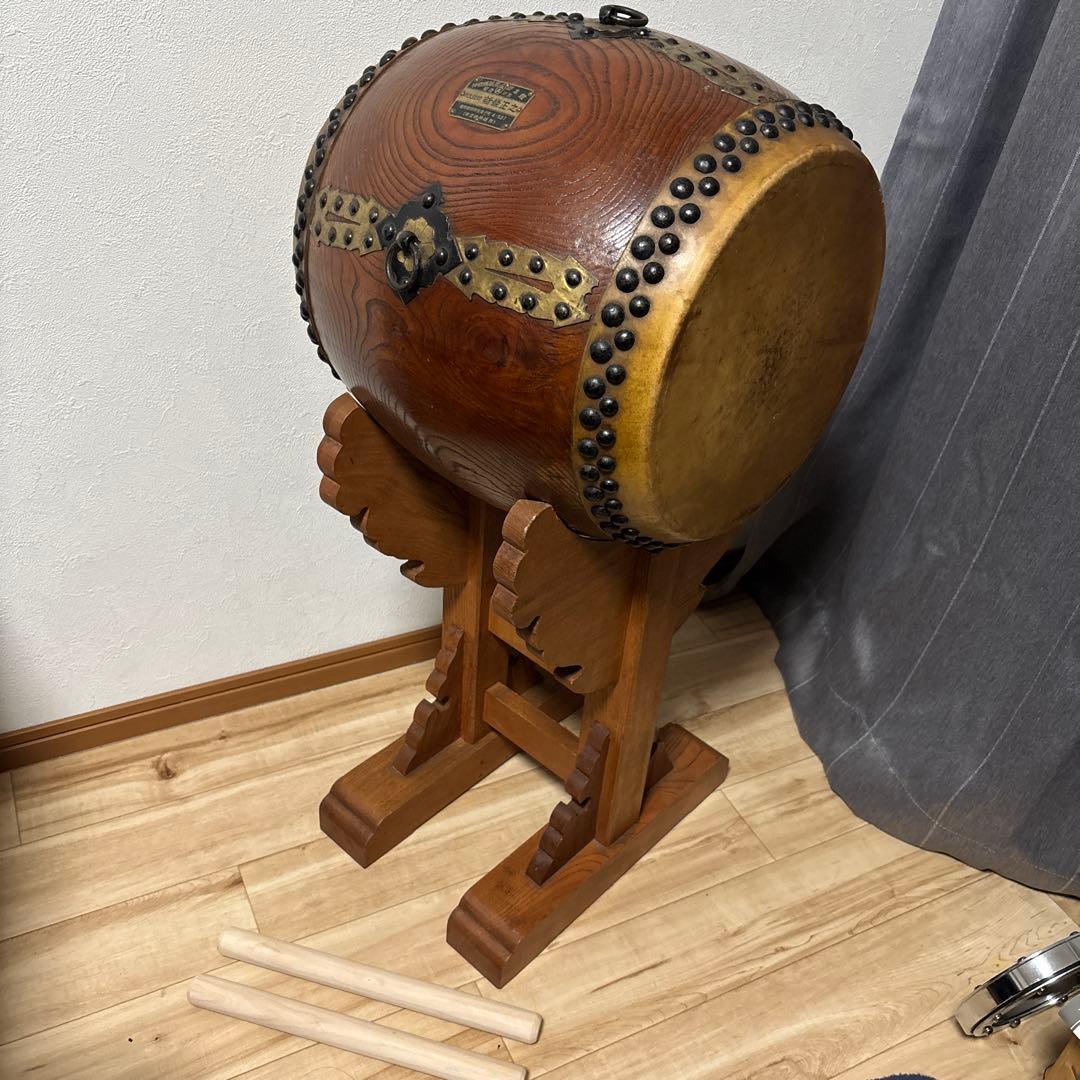 和太鼓　大正　新條正之　直径30cm 状態普通　土台　バチ付き　最安値 和太鼓 大正 新條正之 直径30cm 状態普通 土台 バチ付き 最安値