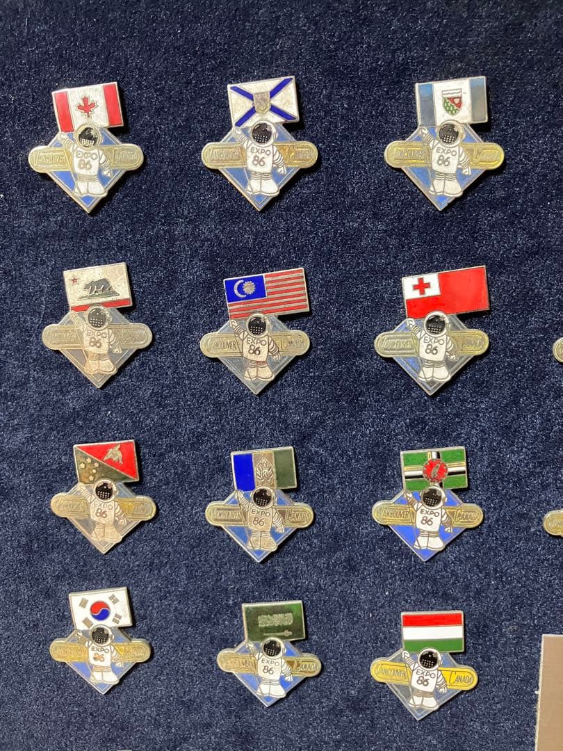 EXPO86 世界66カ国の国旗ピンバッジ - メルカリ