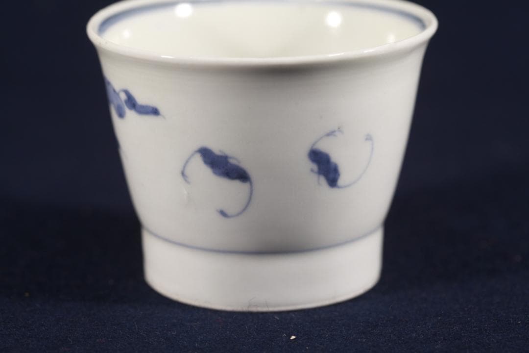 367 古伊万里大振染付福寿草花蝙蝠図蕎麦猪口 江戸中期