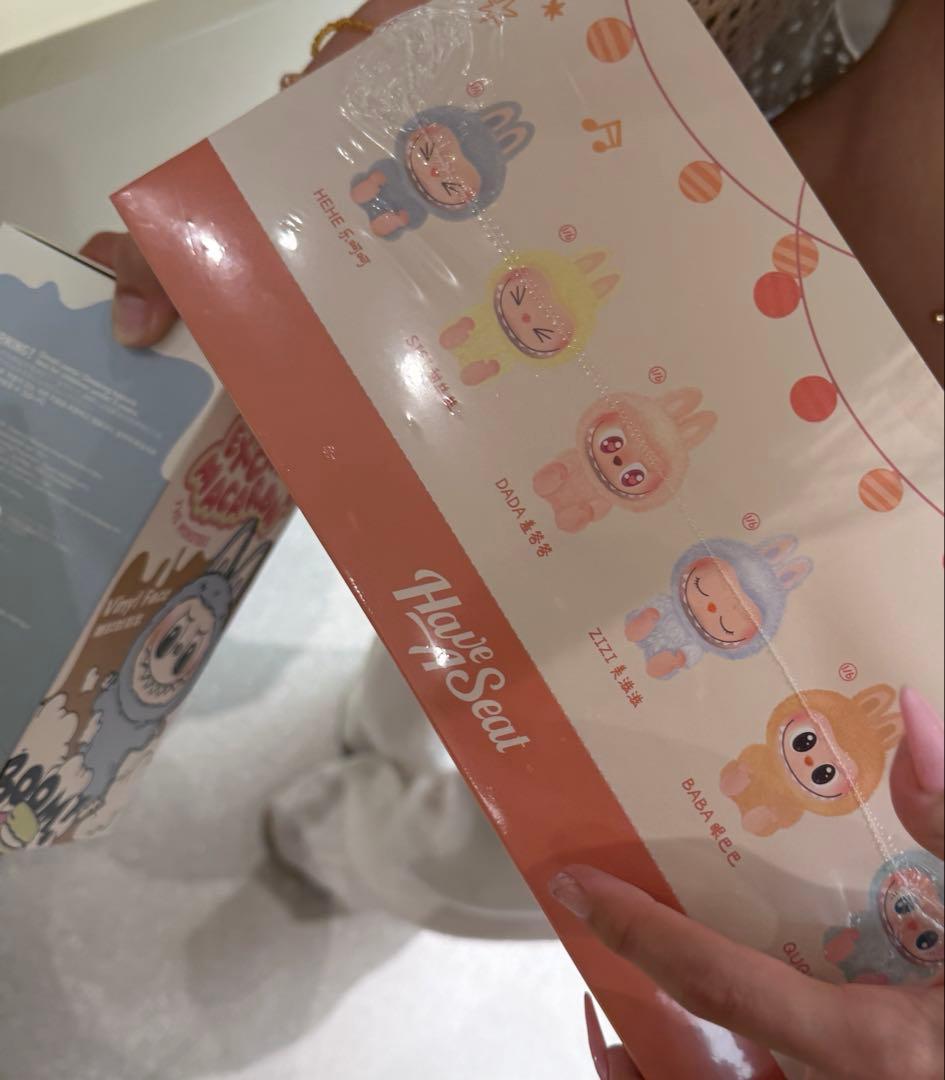 【タイムセール】正規品LABUBUラブブHave a Seatシークレット　茶色