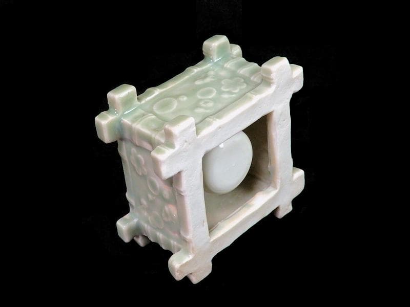 古伊万里　青磁　陽刻　井戸型　梅花の図　盃台　E264AS-CGr