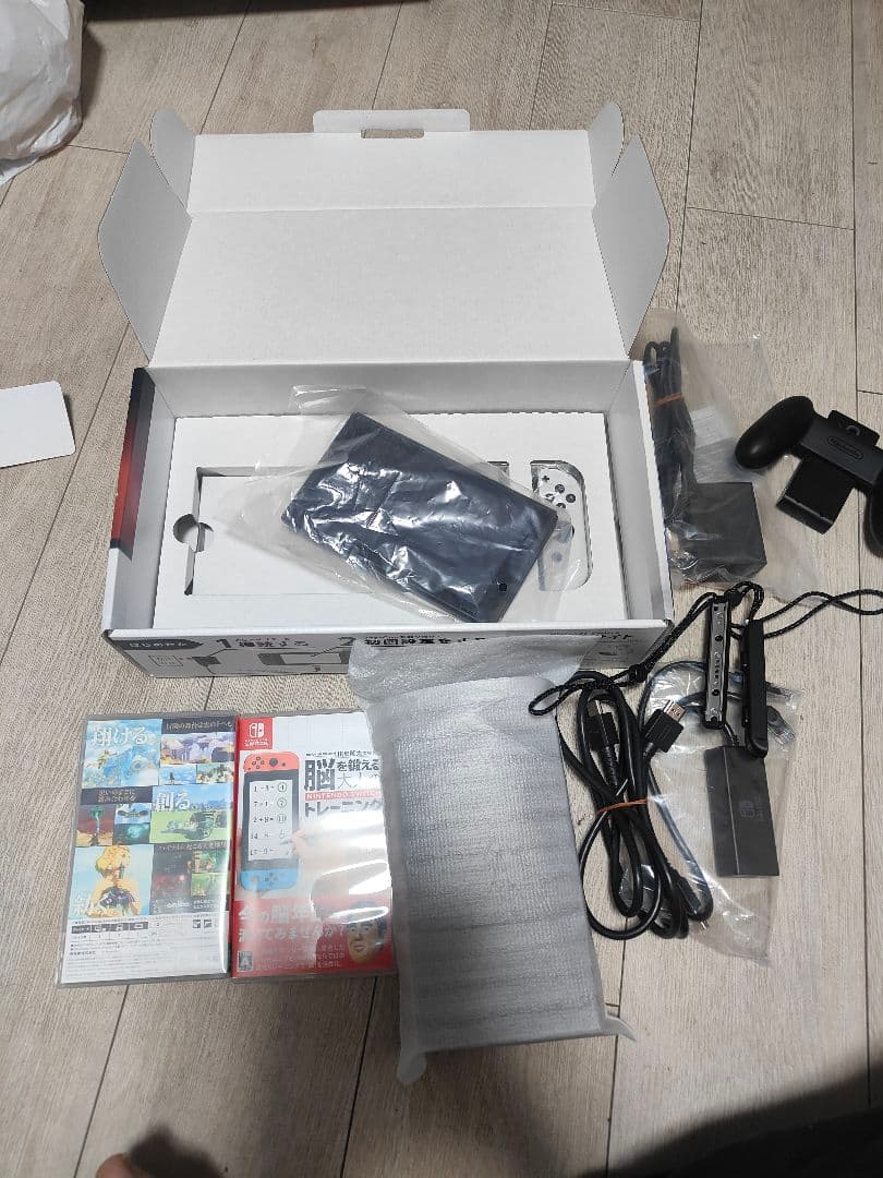 Switch本体 とゼルダの伝説（ティアキン）と脳トレのソフト2本付き
