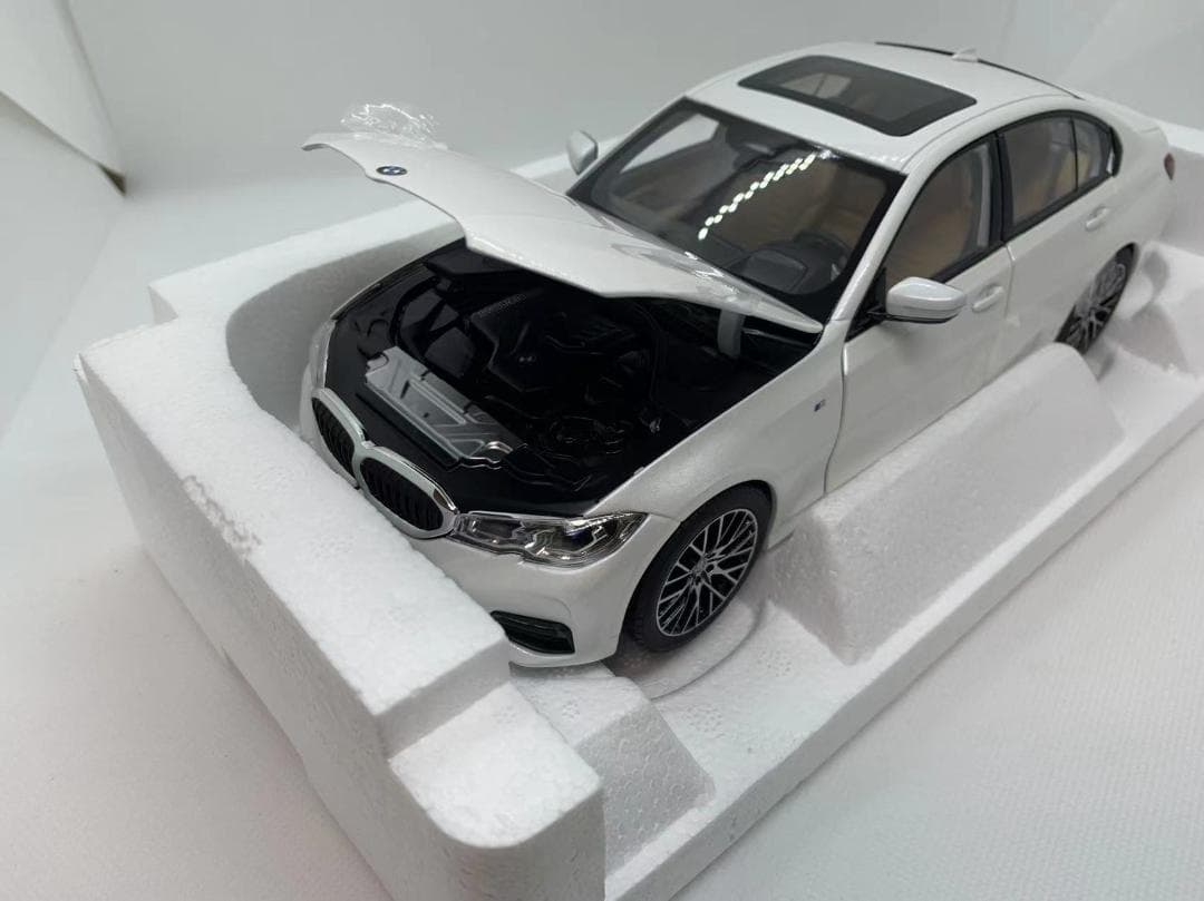 201-001 ノレブ 1/18 BMW 330i 2019 White