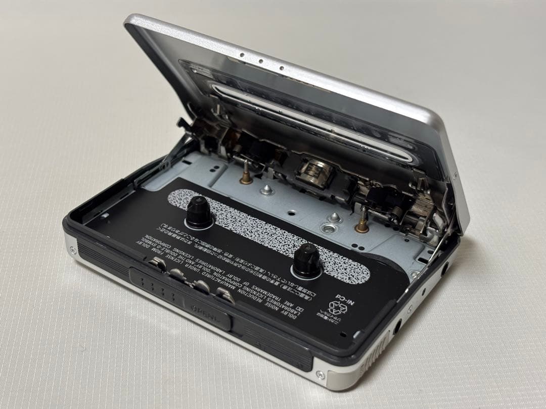 SONY WM-EX677 カセットウォークマン 箱付き