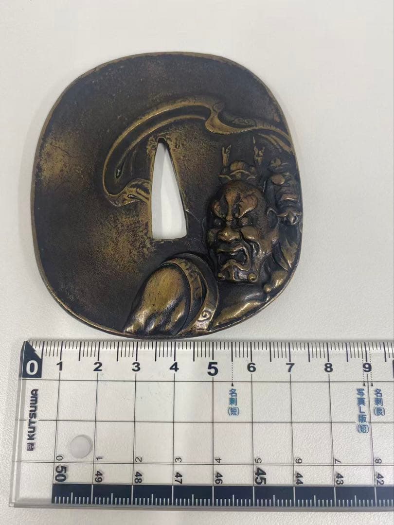 在銘　武士の顔彫刻 鍔(つば) 楕円形