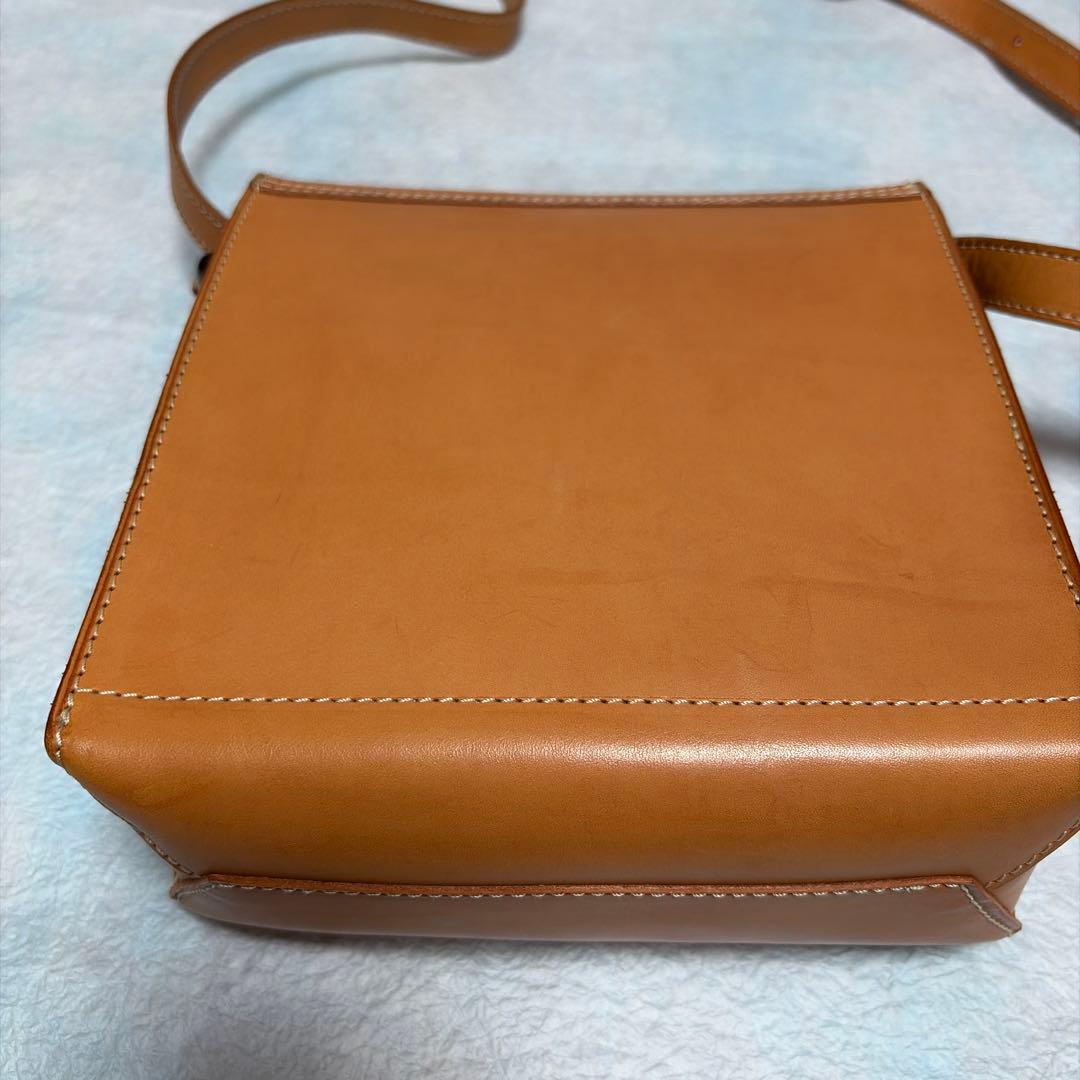 BREE ショルダーバッグ サコッシュ ヌメ革