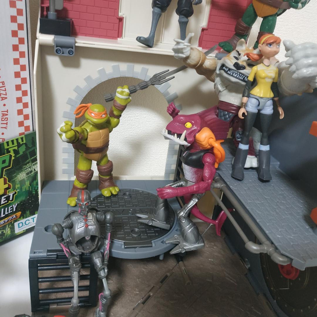 ミュータントタートルズ　フィギュアセット