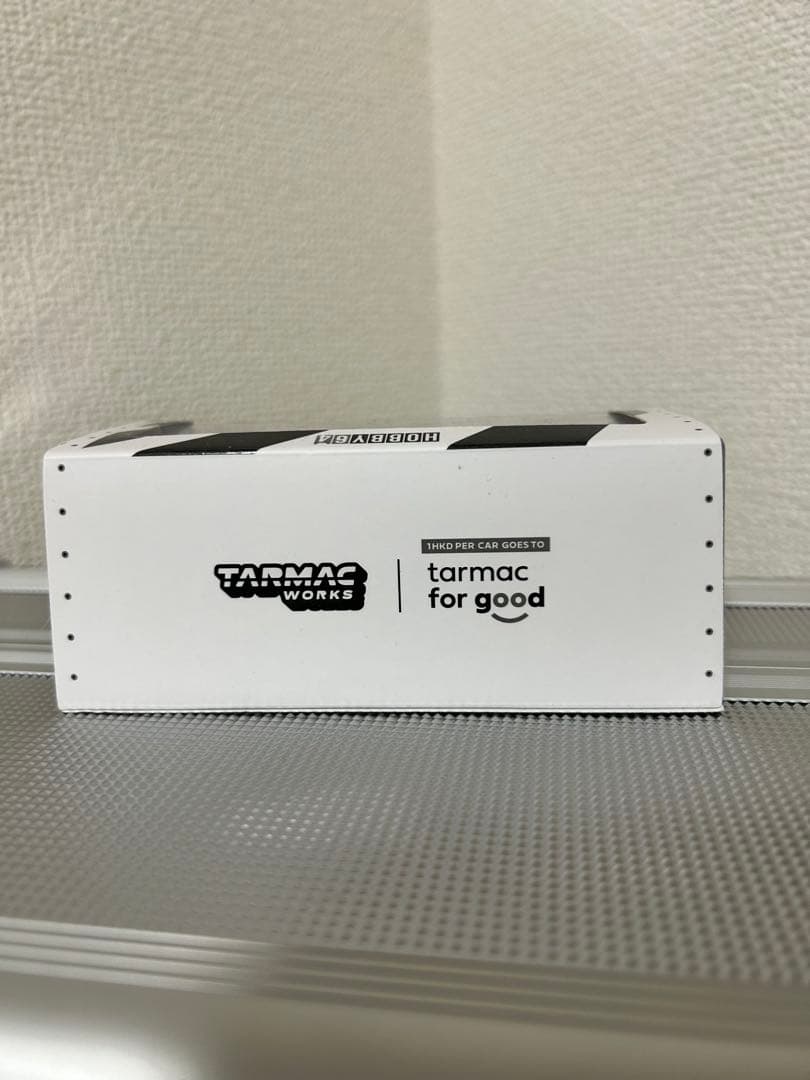 えいちゃん　TARMAC Toyota Hiace Wide white