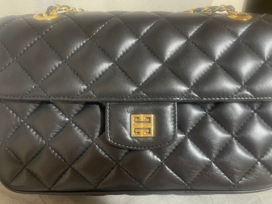 ひ*り様 Givenchy 黒いキルティングショルダーバッグ