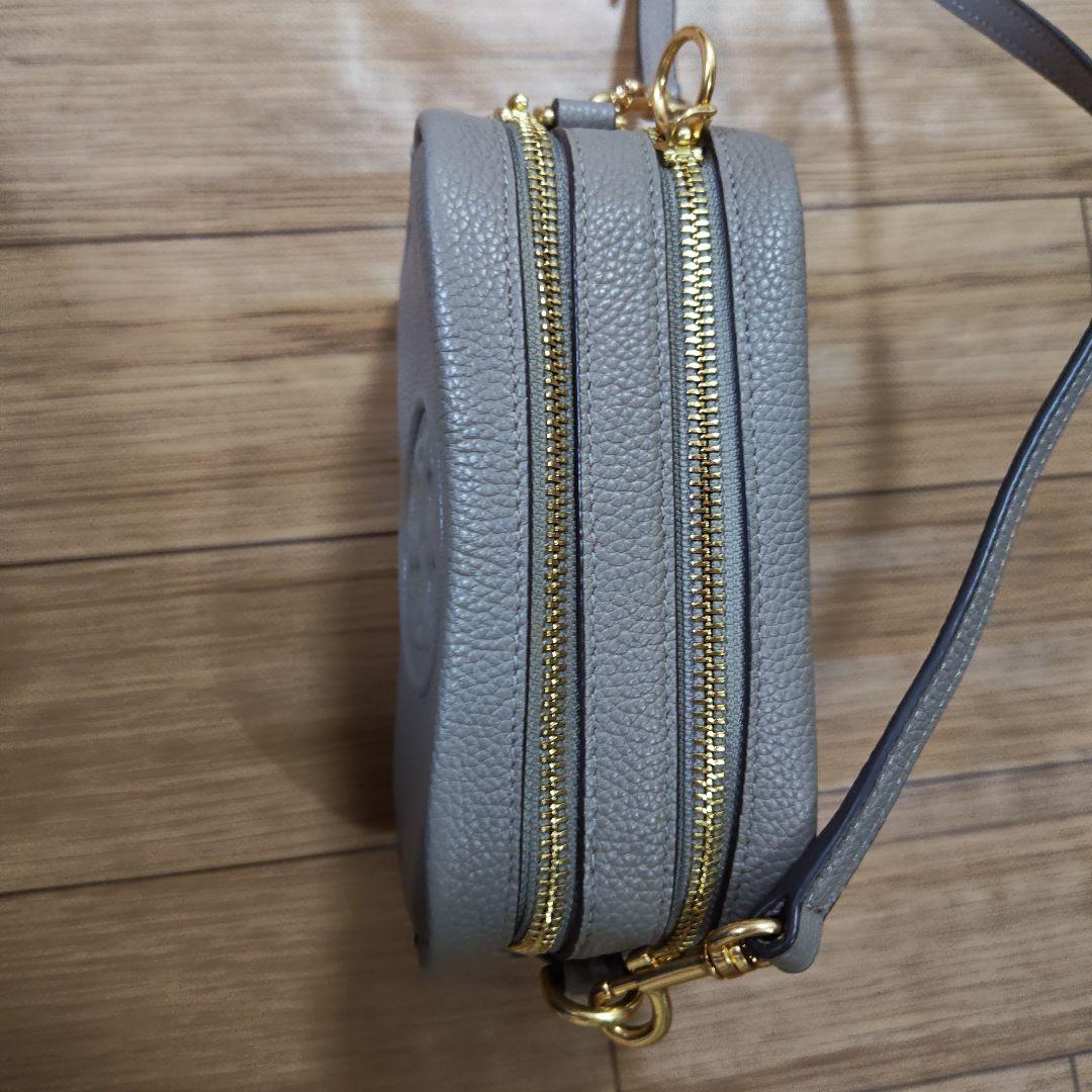 トリバーチ　ペリーボンベミニショルダー