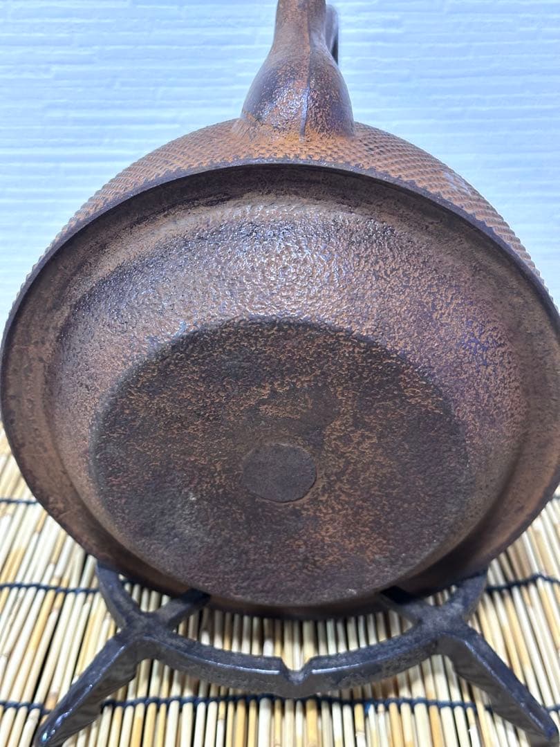 未使用、長期保管品　南部三厳堂　１２型九重アラレ　南部鉄瓶　南部鉄器　鉄瓶