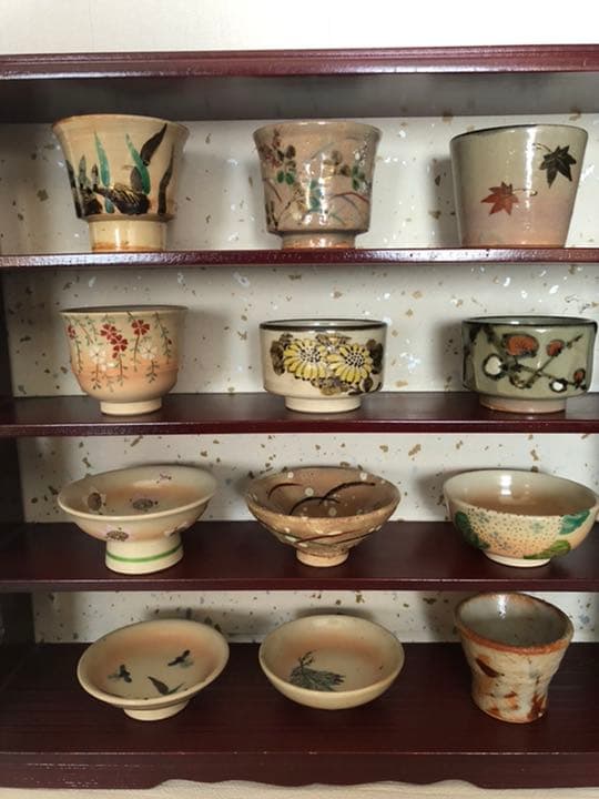 12か月ぐい呑み揃飾り棚付き