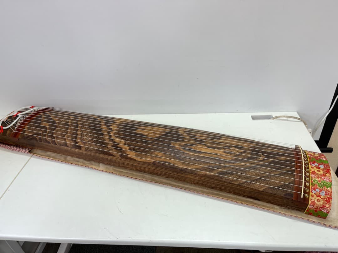 琴 お琴 箏 すだれ彫り 和楽器 13弦 花柄装飾 並甲 くり