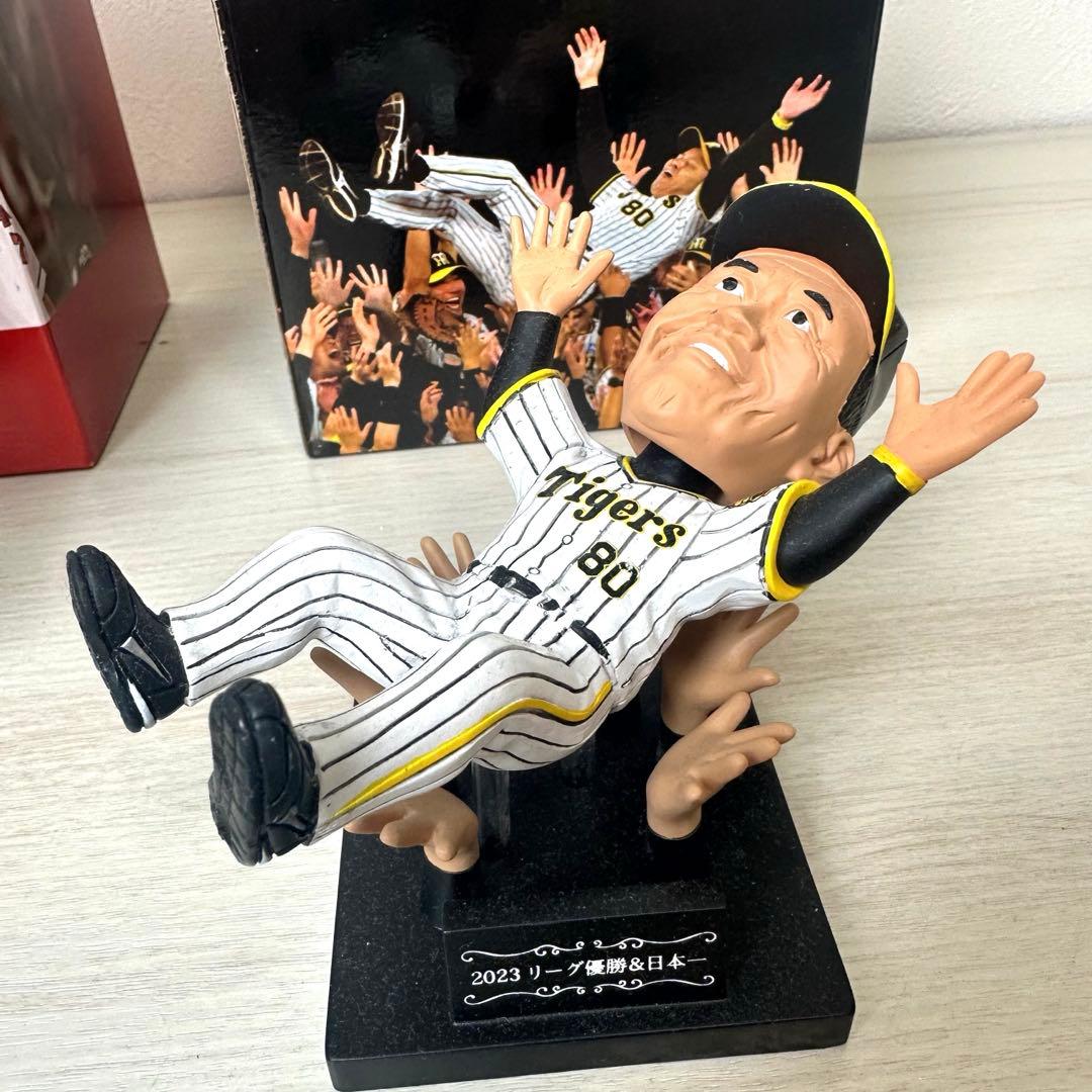 阪神タイガース 岡田監督 優勝 胴上げ 広島東洋カープ 新井監督