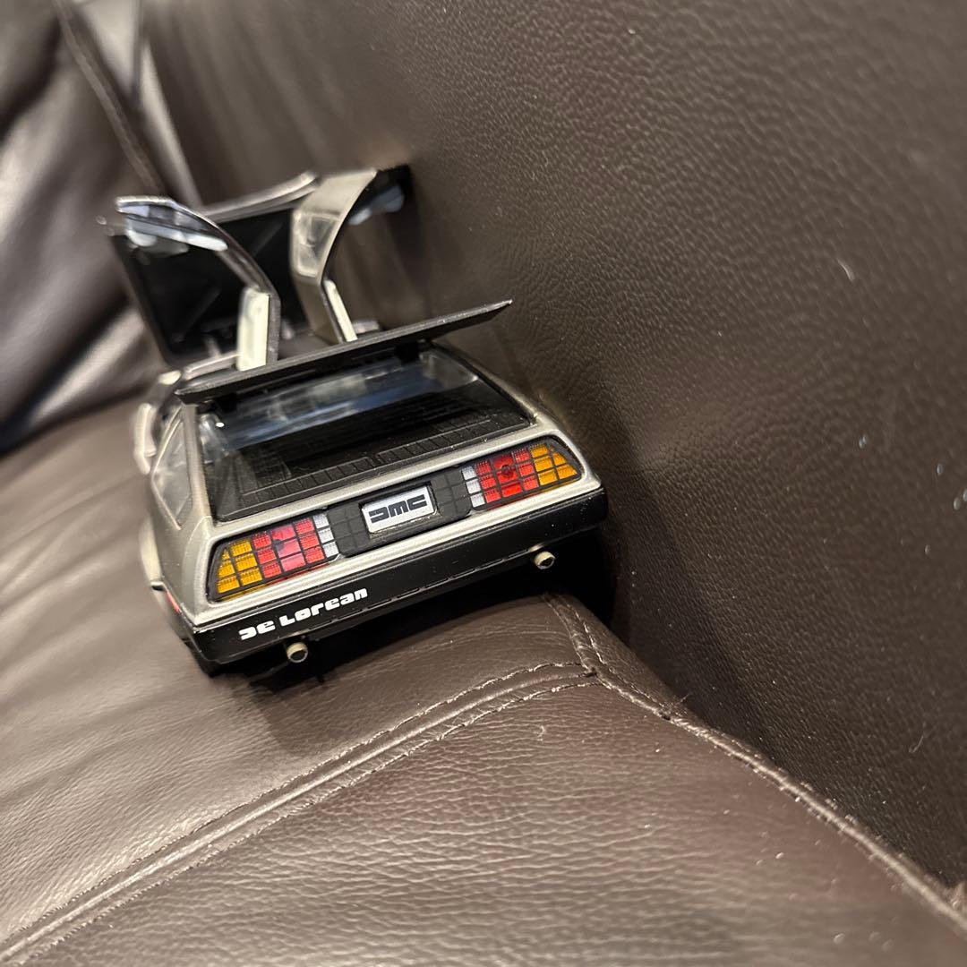 1/18ミニカー　DE LOREAN LK 1981