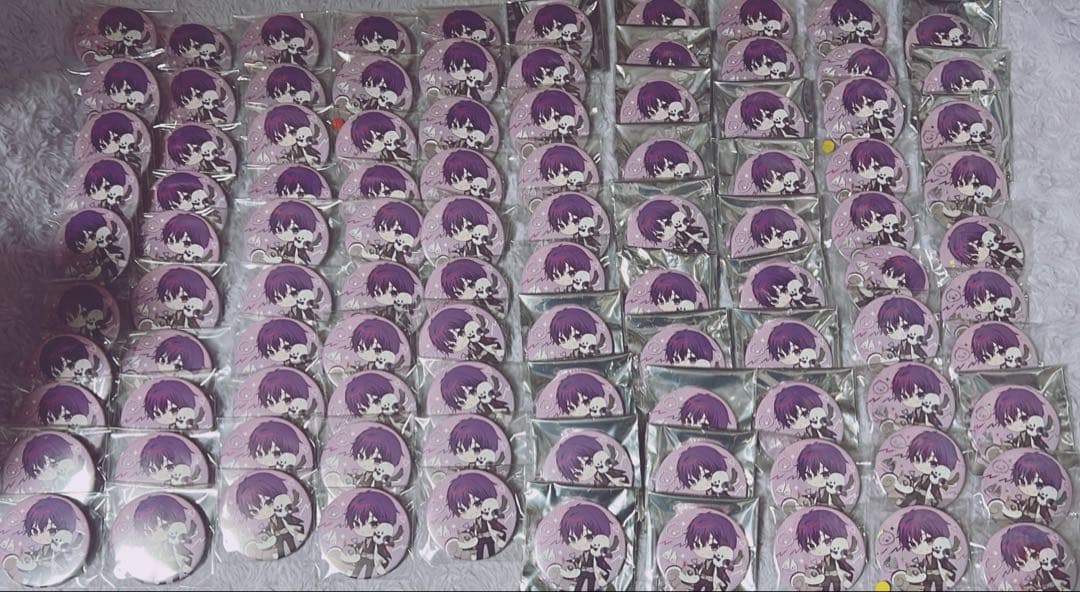 （今だけお値下げ中）志麻　Violet缶バッジシマエナガ