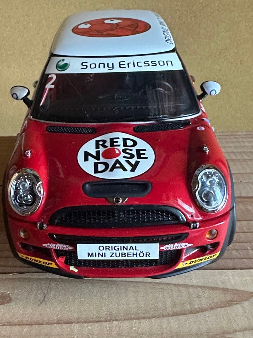 京商  ミニクーパー1/18 RED NOSE DAY