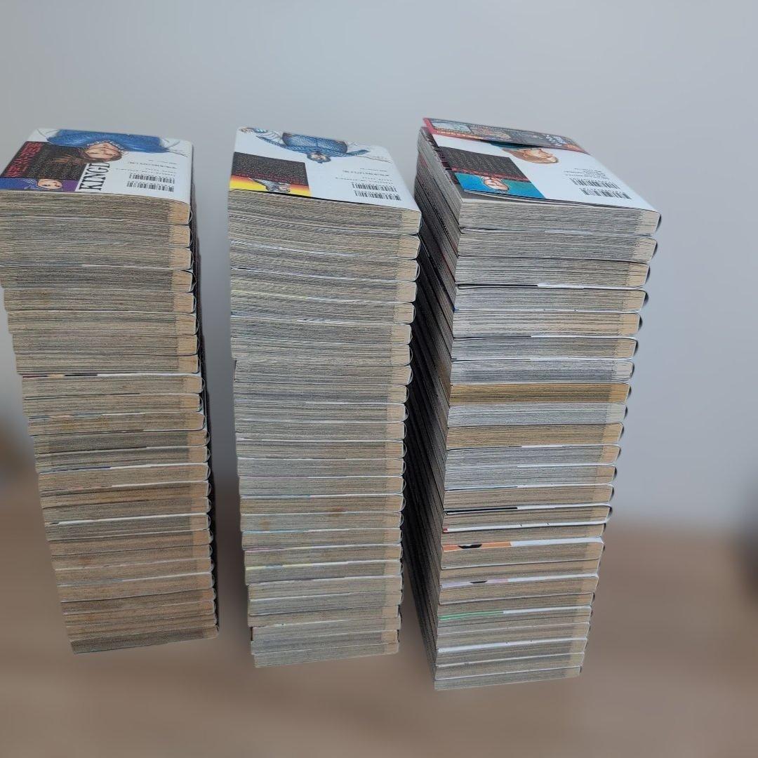 キングダム　漫画　1巻〜74巻セットと英傑列紀・ステッカーのおまけ付き