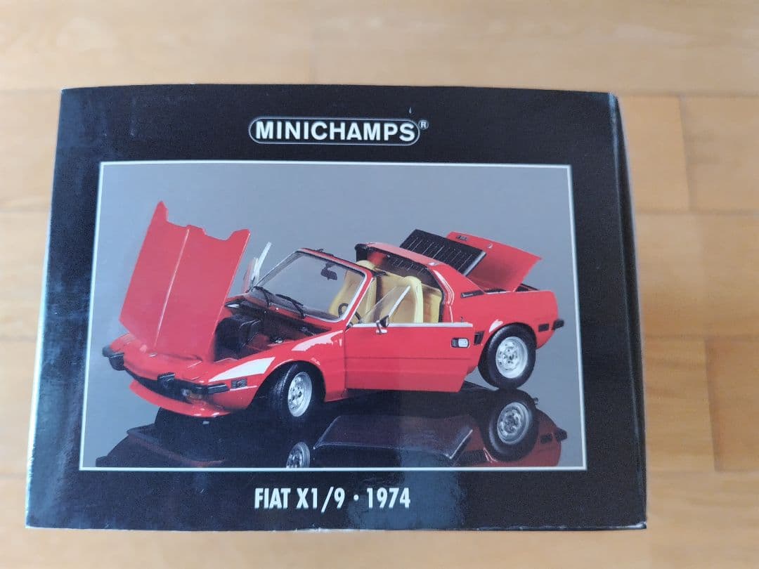 ミニチャンプス「FIAT X1/9·1974 」1:18