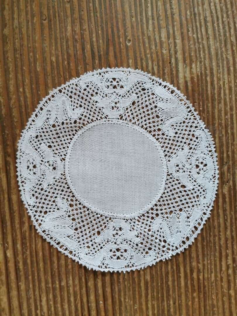 アンティーク 蛍 白鳥 手刺繍リネンドイリー ポワンドパリ 淡い