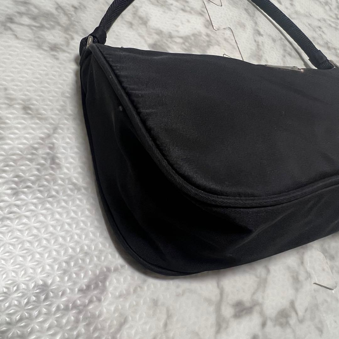 美品✨プラダ アクセサリーポーチ ハンドバッグ ナイロン 三角ロゴ ブラック