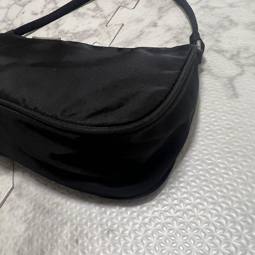 美品✨プラダ アクセサリーポーチ ハンドバッグ ナイロン 三角ロゴ ブラック