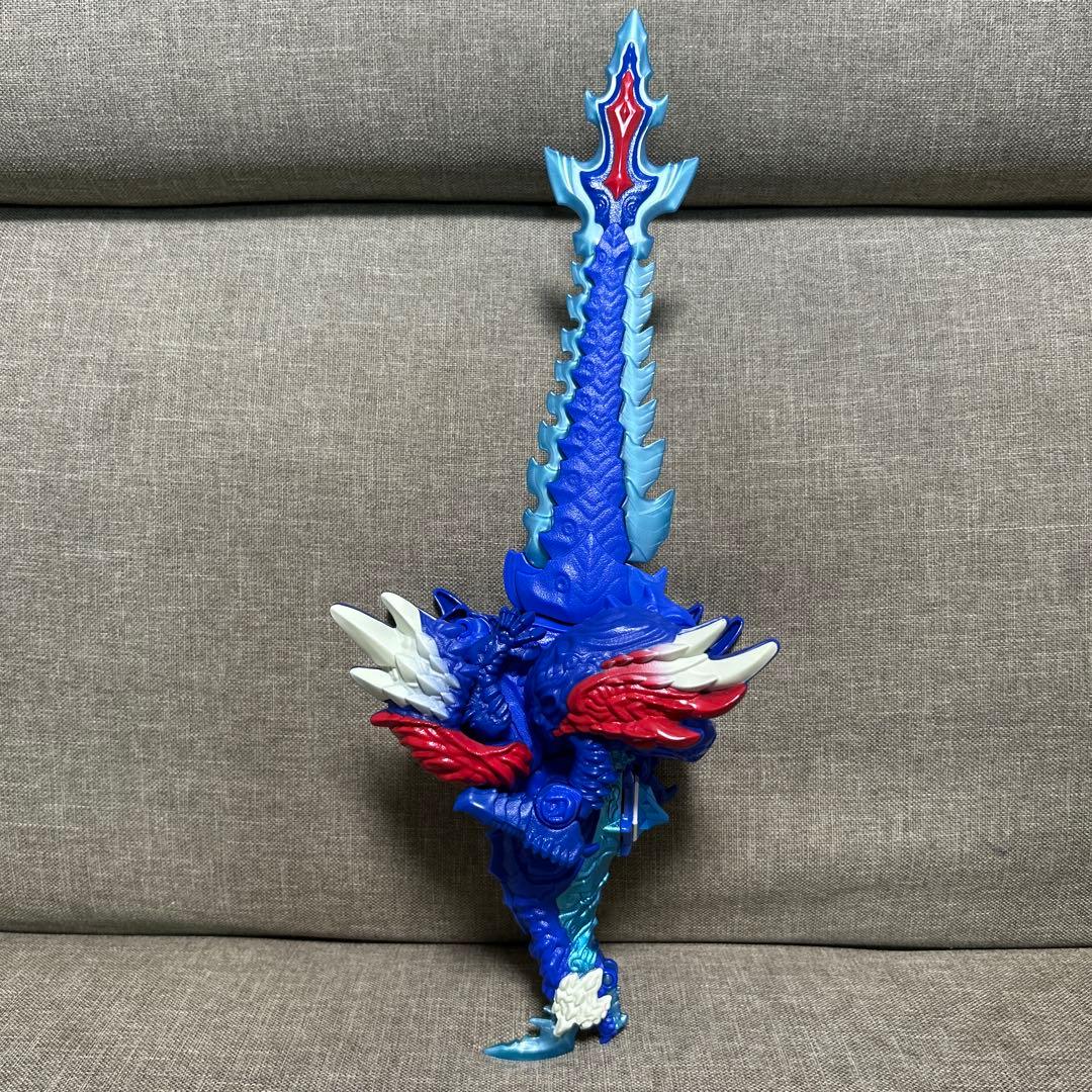 ウルトラマンオメガ DXレキネス トライガロン ヴァルジェネス - メルカリ