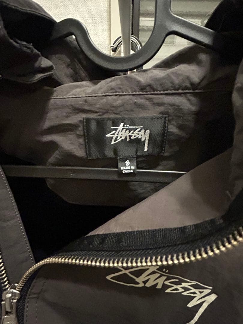 Stussyシェルジャケット