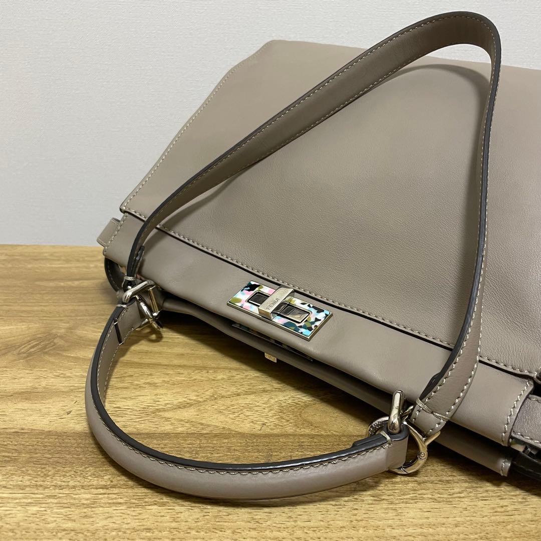 《極美品》FENDI（フェンディ ）レザー ハンドバッグ ベージュ系
