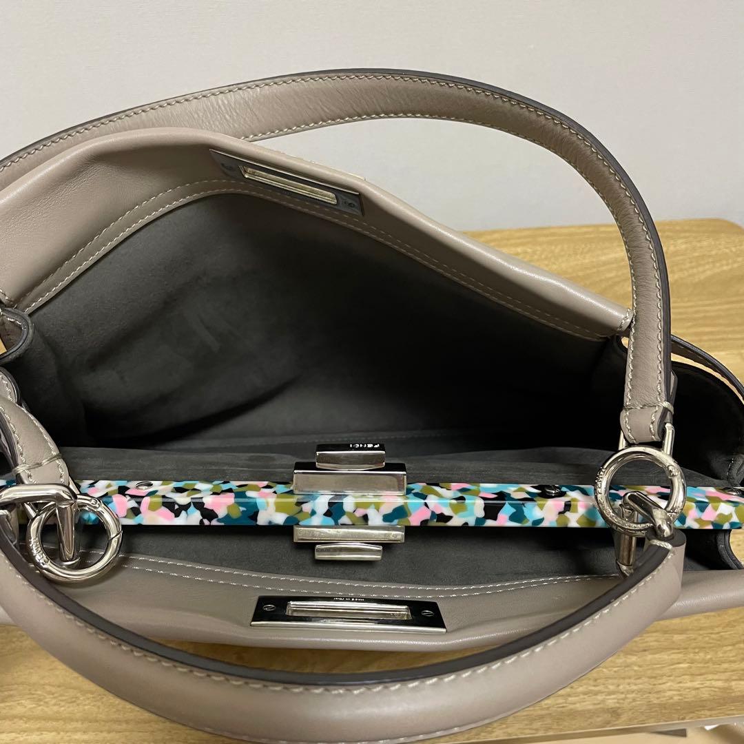 《極美品》FENDI（フェンディ ）レザー ハンドバッグ ベージュ系