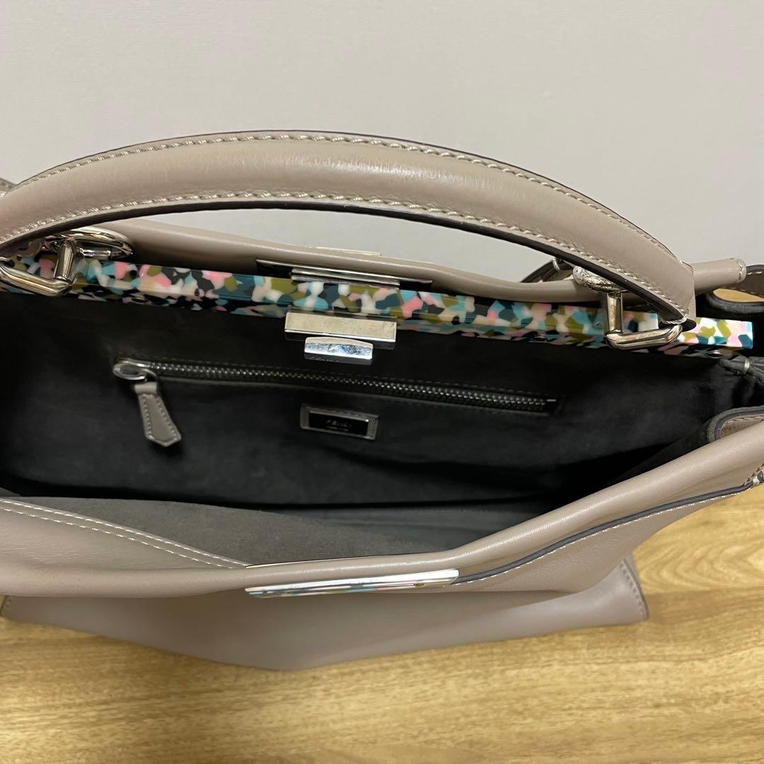《極美品》FENDI（フェンディ ）レザー ハンドバッグ ベージュ系