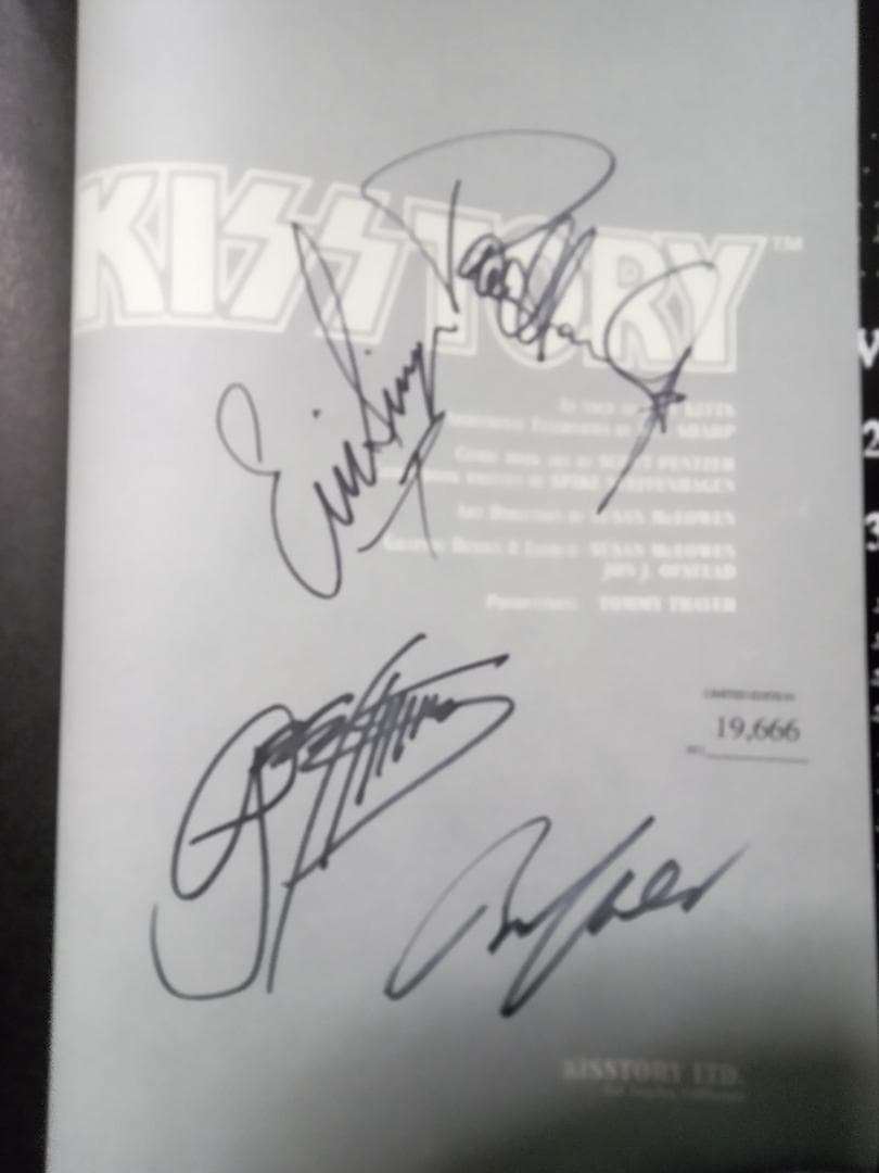 KISSTORY:海外から取り寄せた超豪華写真集！とBURRN特別版付！