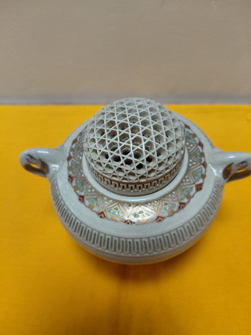 白薩摩焼　香炉　三足　透かし彫　玉陶山　仁楓作