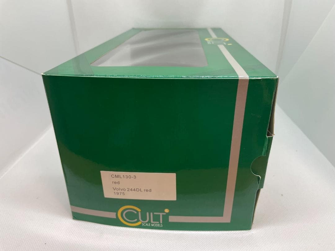 104-048 Cult 1/18 ボルボ 244DL red 1975
